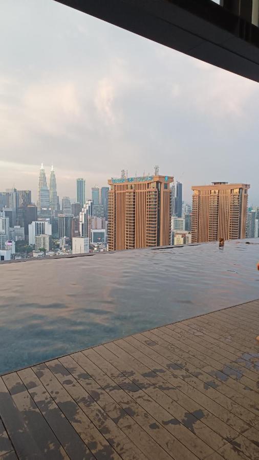 Lotus Infinity Pool At Lucentia Apartamento Kuala Lumpur Exterior foto