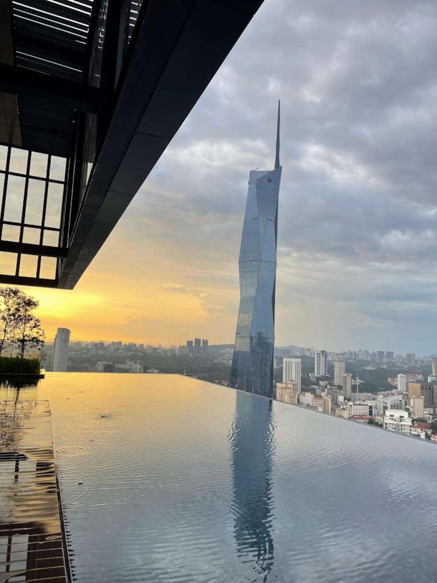 Lotus Infinity Pool At Lucentia Apartamento Kuala Lumpur Exterior foto