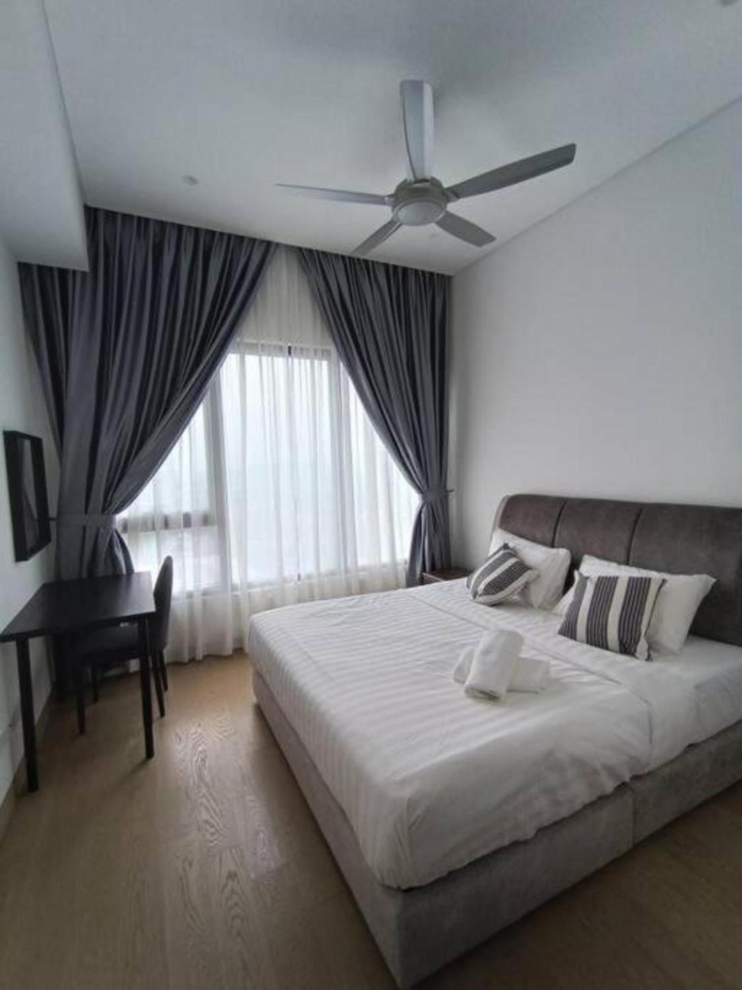 Lotus Infinity Pool At Lucentia Apartamento Kuala Lumpur Exterior foto